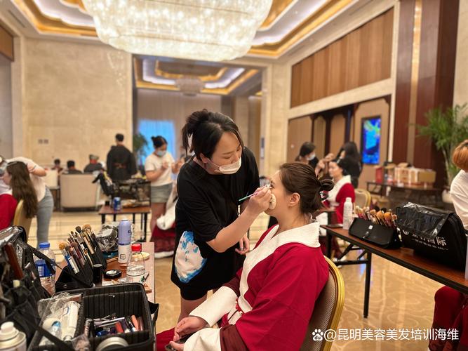 昆明化妆培训学校有哪些?昆明知名化妆培训学校?(知乎)-第1张图片-家教网 昆明化妆培训学校有哪些?昆明知名化妆培训学校?(知乎)-第1张图片-家教网